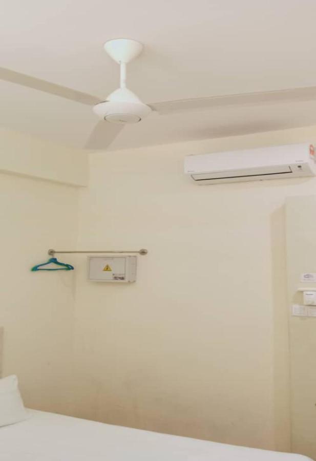 1Acs Residence Кучинг Экстерьер фото