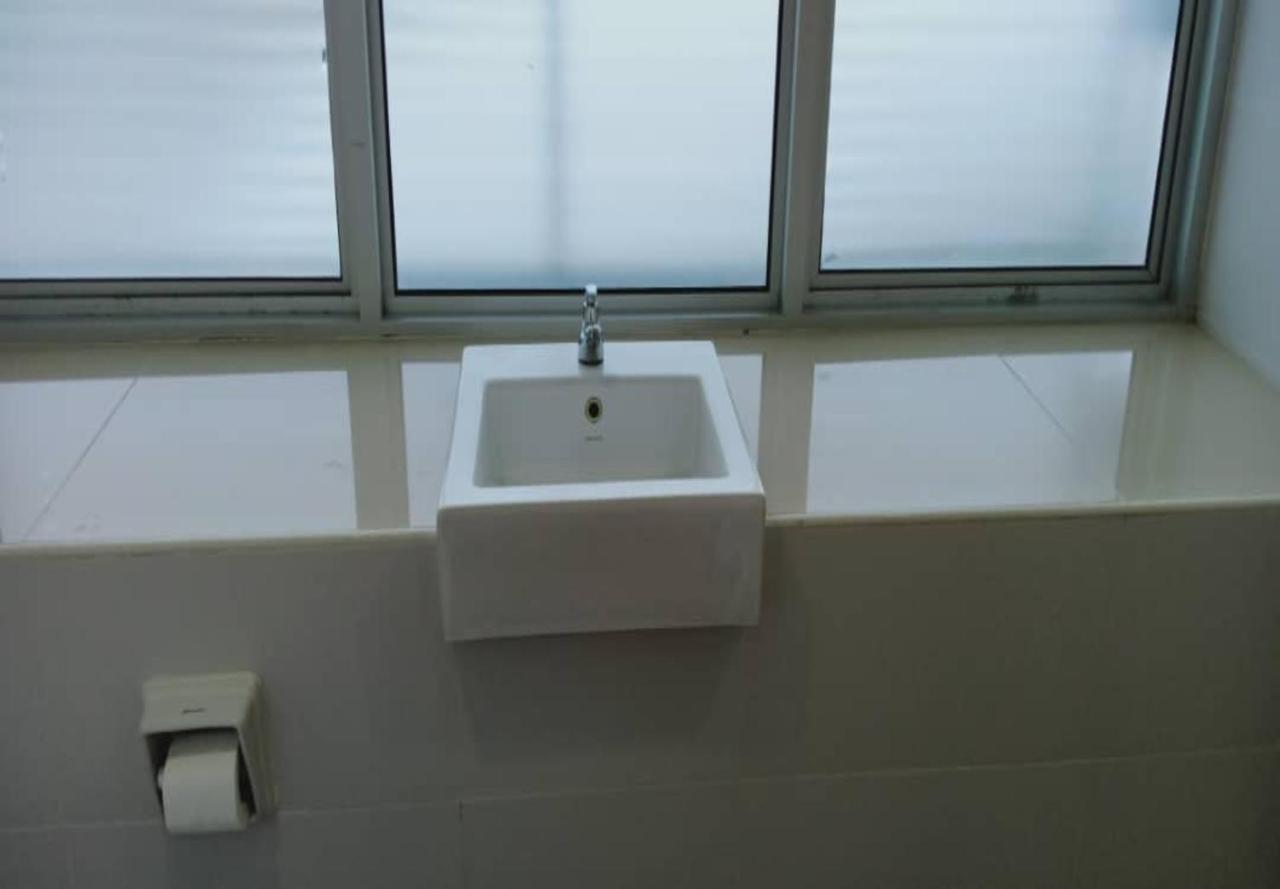 1Acs Residence Кучинг Экстерьер фото