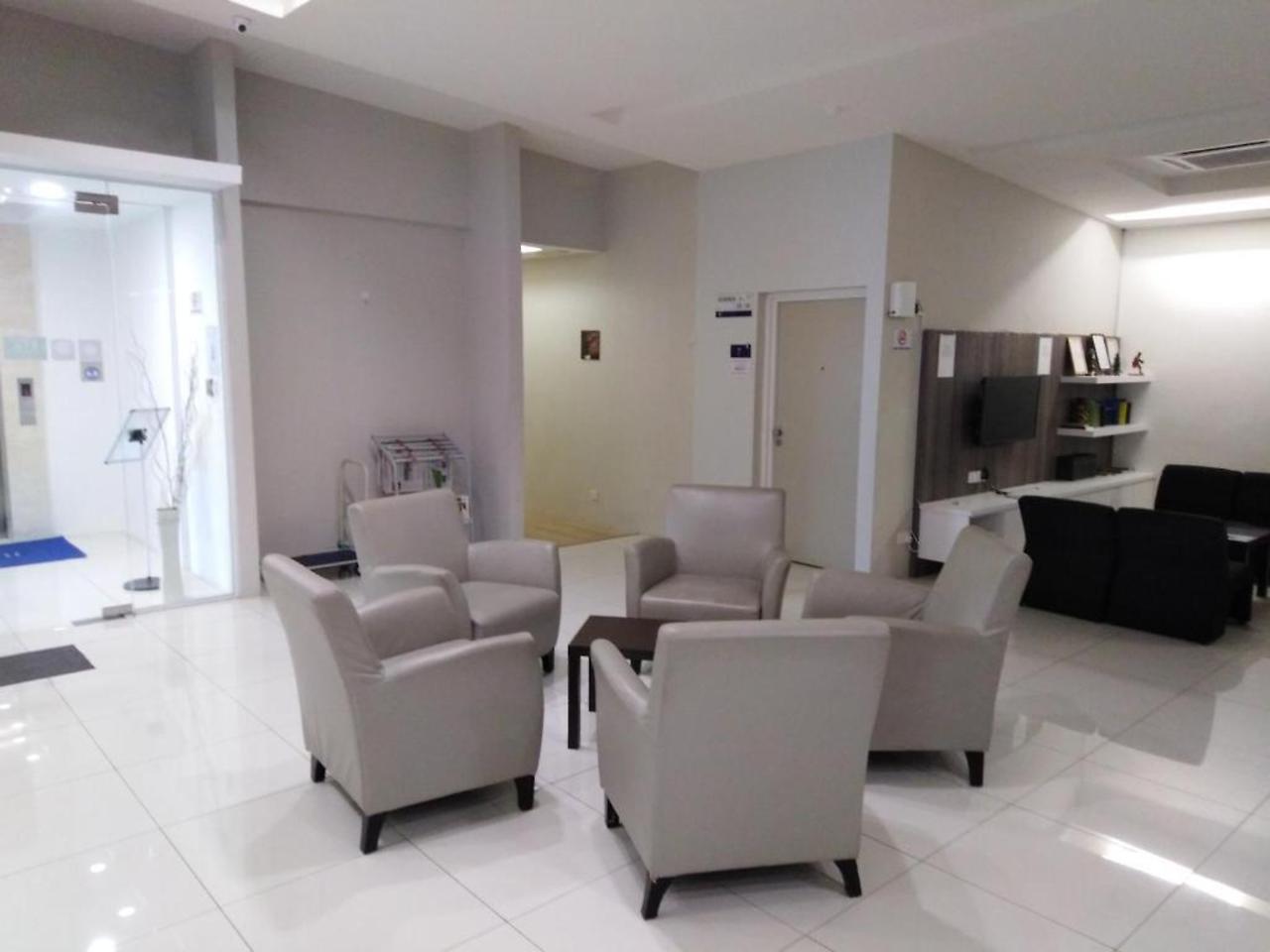 1Acs Residence Кучинг Экстерьер фото