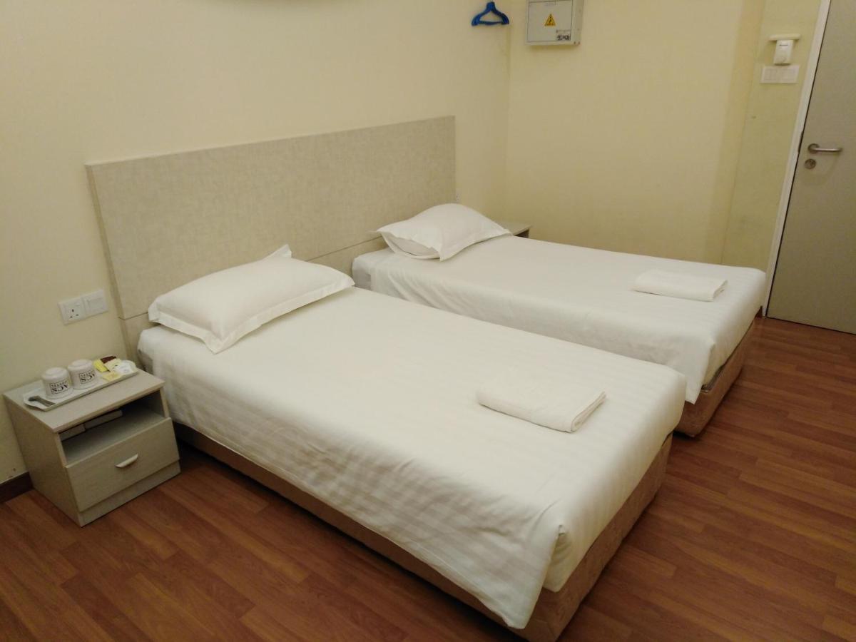 1Acs Residence Кучинг Экстерьер фото