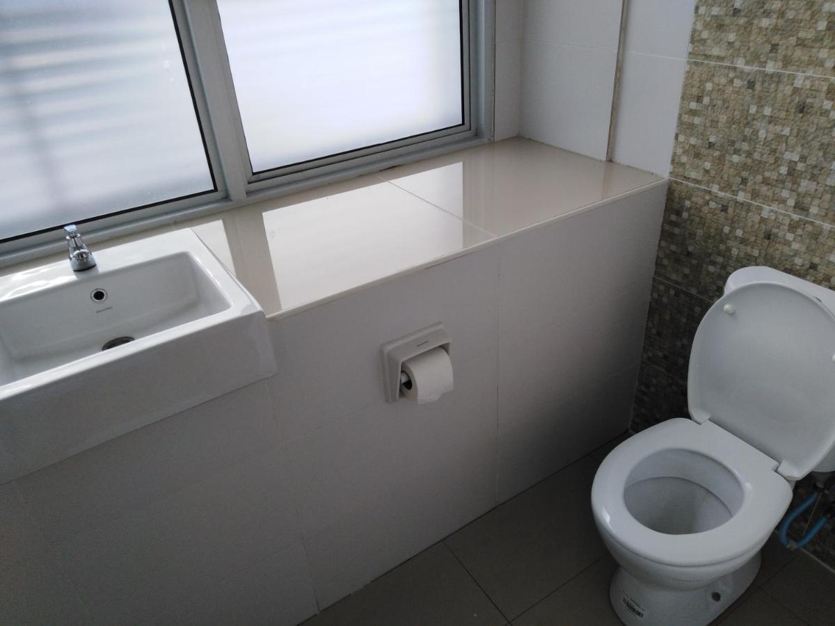 1Acs Residence Кучинг Экстерьер фото